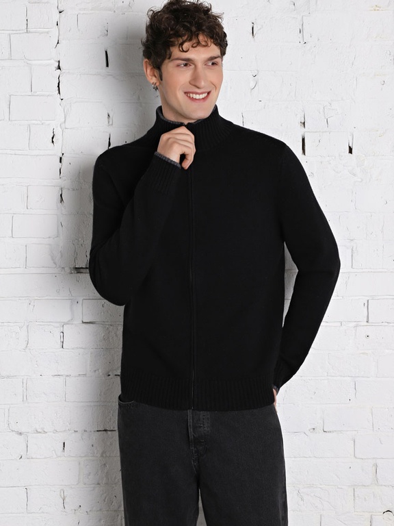 Jumper with a fastener
