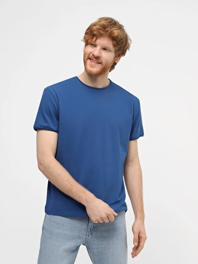 Футболка з необробленими краями