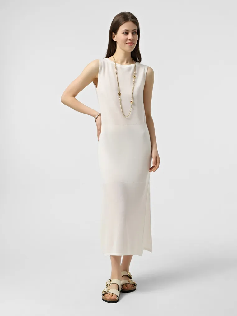 Knitted dress with a slit