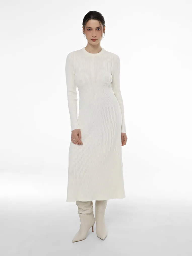Women's dress with long sleeves