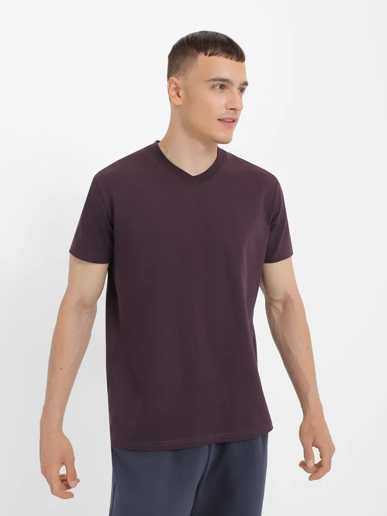 Футболка з V-подібним вирізом