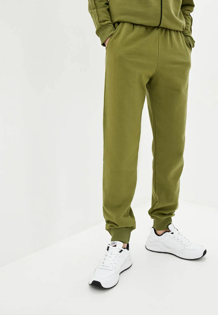 Штани на манжетах