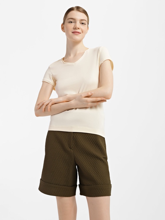 T-shirt with untreated edges