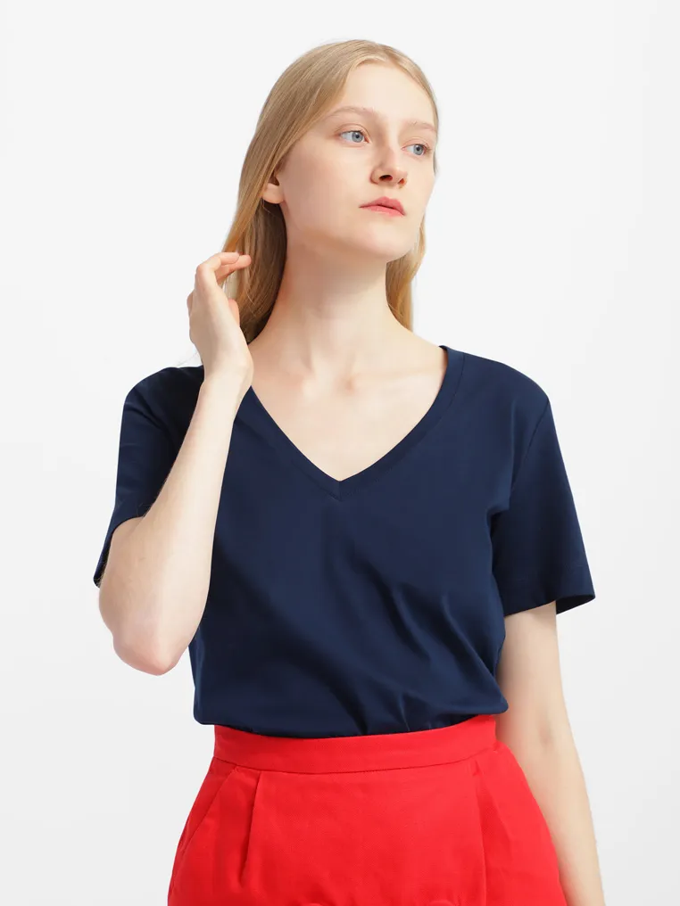 T-shirt of a free cut