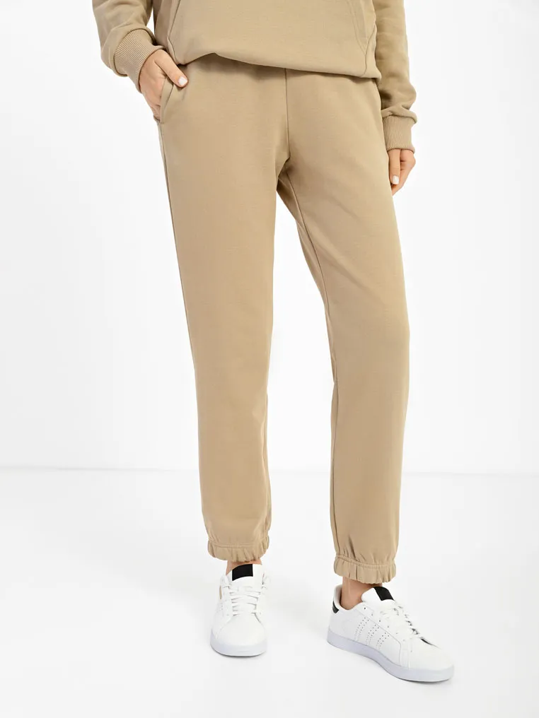 Pants with elastic