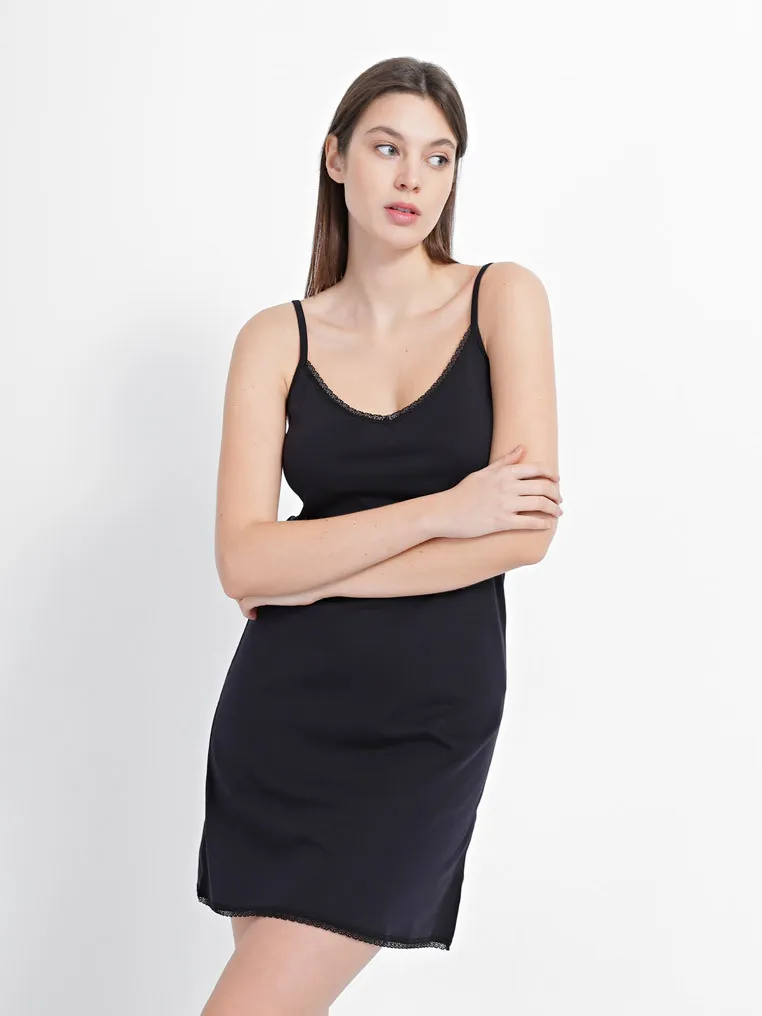 Нічна сорочка на бретелях