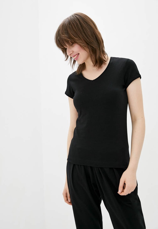 T-shirt with untreated edges