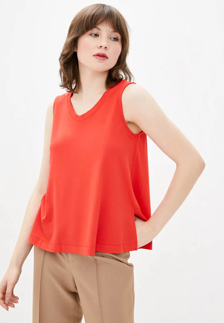 T-shirt of a free cut