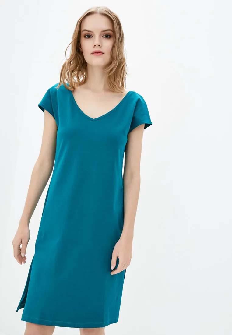 Платье с вырезом на спине