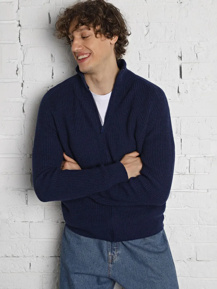 Свитер с застежкой