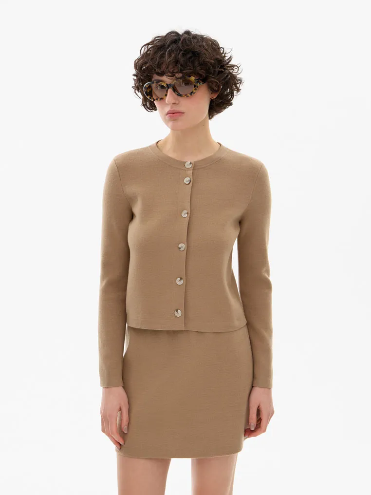 Knitted jumper with buttons