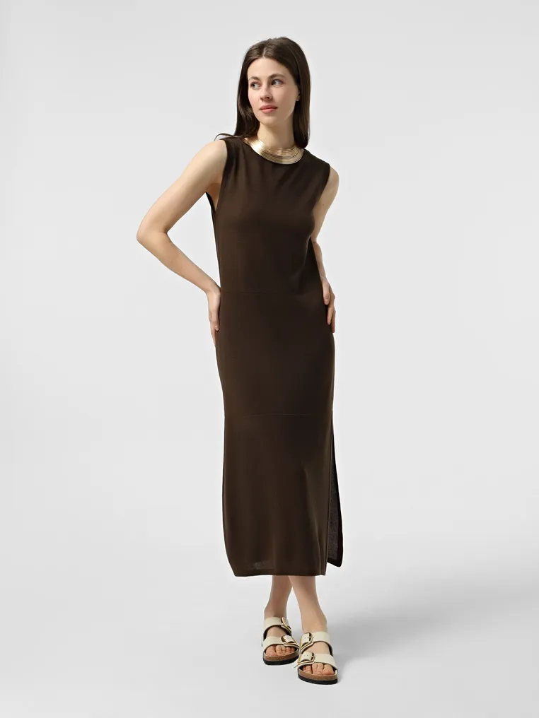 Knitted dress with a slit
