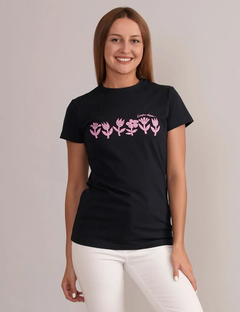 Футболка з декоративним принтом