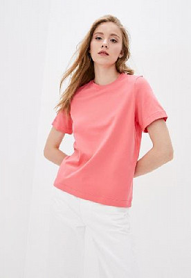 T-shirt color: Pink