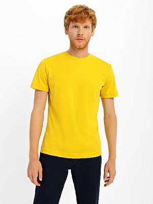 T-shirt color: Yellow