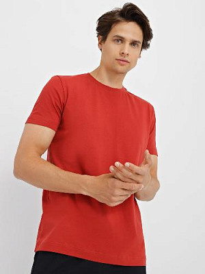 T-shirt color: Red